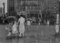 干ばつ続きに久しぶりの雨＝熊本市手取本町