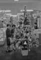 早くもクリスマスツリー＝熊本市の鶴屋百貨店