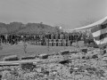 焼失した校舎の前で行われた滝水中学校の卒業式＝上益城郡御船町