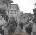 砥用加藤神社祭で町を練る仮装行列＝下益城郡砥用町