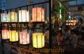 火の国まつり　カフェで走馬灯を眺める人たち＝熊本市