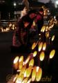 湯の香・冬あかり祭、通りを彩る竹灯籠＝芦北町