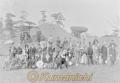 明治42年4月　仮装した唐人町問屋街の人たち＝熊本市の水前寺公園　※写真