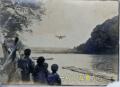 昭和12年4月　球磨川木山の渕に水上飛行機が飛来、観光飛行を行った。見物