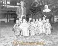 昭和20年代　孤児と米兵＝熊本市の天使園　※写真集・熊本１００年より