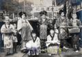 昭和27年5月　杖立温泉祭りで花魁道中にふんした杖立地区の男性たち