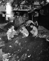 ６・２６熊本大水害　流れ込んだ泥で遊ぶ子どもたち＝熊本市長安