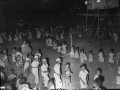 子どもたち約300名が参加した盆踊り＝荒尾市四ツ山の児童公園