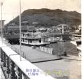 昭和28年ごろの三角港　山は三角岳、国鉄三角駅の駅舎が見える＝宇土郡三角町