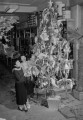 早くもクリスマスツリー＝熊本市内