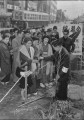緑の週間　苗木をどうぞ＝熊本市手取本町