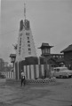玉名市施行１周年の祝賀塔＝玉名市の玉名駅前