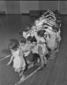 ”次の世代を担う”　幼稚園児の遊戯＝熊本市の熊大附属幼稚園