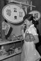 街頭の人気者”赤電話”＝熊本市上通
