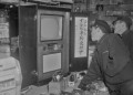 テレビ販売商戦スタート＝熊本市内のラジオ店
