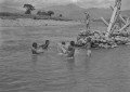 球磨川で遊ぶ子どもたち＝球磨郡多良木地方