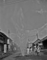 時ならぬ噴水、水道管に亀裂＝熊本市花畑町の九州産交バス車庫前