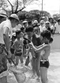 魚捕り大会＝熊本市内