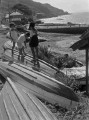 秋・宇土半島　ボートと子どもたち＝宇土郡網田村赤瀬