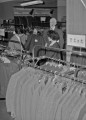 今は既製服の時代です。のびる既製服売り場＝熊本市内のデパート