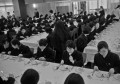 信愛女学院生徒のテーブルマナー講習会＝熊本市城東町のホテルキ