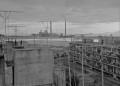 新日本窒素水俣工場の社宅とテレビアンテナ＝水俣市