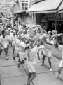 日奈久うしの湯祭り　町中を行く子どもみこし＝八代市日奈久町