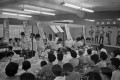 ハワイアンバンドも出演して開催された喫茶教室＝熊本市内のデパ