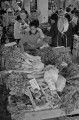 値上がりした野菜＝熊本市内のデパート食料品売り場