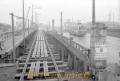 大甲橋工事で橋の横に仮設される市電の線路＝熊本市