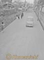 簡易舗装が完成した出水小学校前の道路＝熊本市
