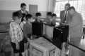 学校に贈られたテレビ＝熊本市の城東小学校