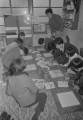 絵の書初めをする子どもたち＝熊本市のフルカワ美研