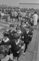 校舎屋上での入学式＝熊本市の西原小学校