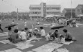 運動会　雨が降り始めた昼食時間＝熊本市の若葉小学校