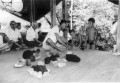 鹿央町のバーサランダ祭り　川石を供える子どもたち。拝殿では古