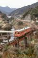 廃止直前の山野線。山あいを抜け、鉄橋を渡って走る 1988年