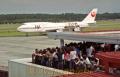 人気バンド「ＧＬＡＹ」を描いたジャンボ機が熊本空港に発着＝平成11年09月