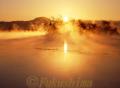 朝霧立=江津湖。冷え込んだ冬の朝、温かい湧水は温度差で霧が発生する