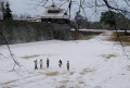 一面に雪化粧した熊本城。後方は戌亥櫓＝７日午前９時ごろ