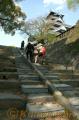 登りやすくなった石段　段差を１５センチにそろえた熊本城数寄屋丸東側の石段