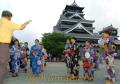熊本市「くまもと夏のお城まつり」　浴衣姿で観光ボランティアガイドの説明を