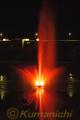 色とりどり―水柱ショー　ライトアップで浮かび上がった大噴水＝八代郡泉村下