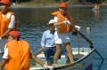 来年の閉校を控えた最後の運動会で、伝馬船競争を披露しようと練習する茂串小