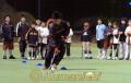 小国町ホッケースポーツ少年団　ドリブルの練習をする子どもたち＝阿蘇郡小国