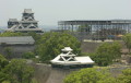 西嶋三井ビル１４階から見た熊本城本丸御殿（右）。左は熊本城天