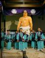 「九州地区相撲甚句会熊本大会」　参加者が土俵の上で名調子を聞かせていた