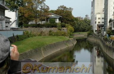 船場橋から見た坪井川。上流を望むと熊本城天守閣がちょうど納ま