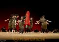 創作ダンス「亀蛇（がめ）」を踊る八代南高生　県学校ダンス発表会のステージ