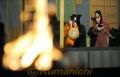 かがり火が揺れる中、上演される清和文楽＝１０日夜、山都町の大川阿蘇神社
